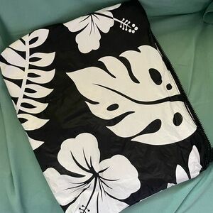 Aloha Max Pouch